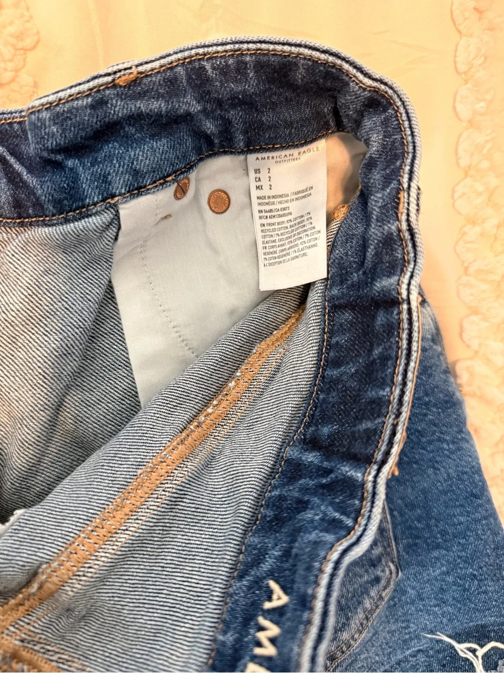 American Eagle Curvy Relaxed Denim Shorts Size 2 Dark Wash High Rise Frayed Hem
